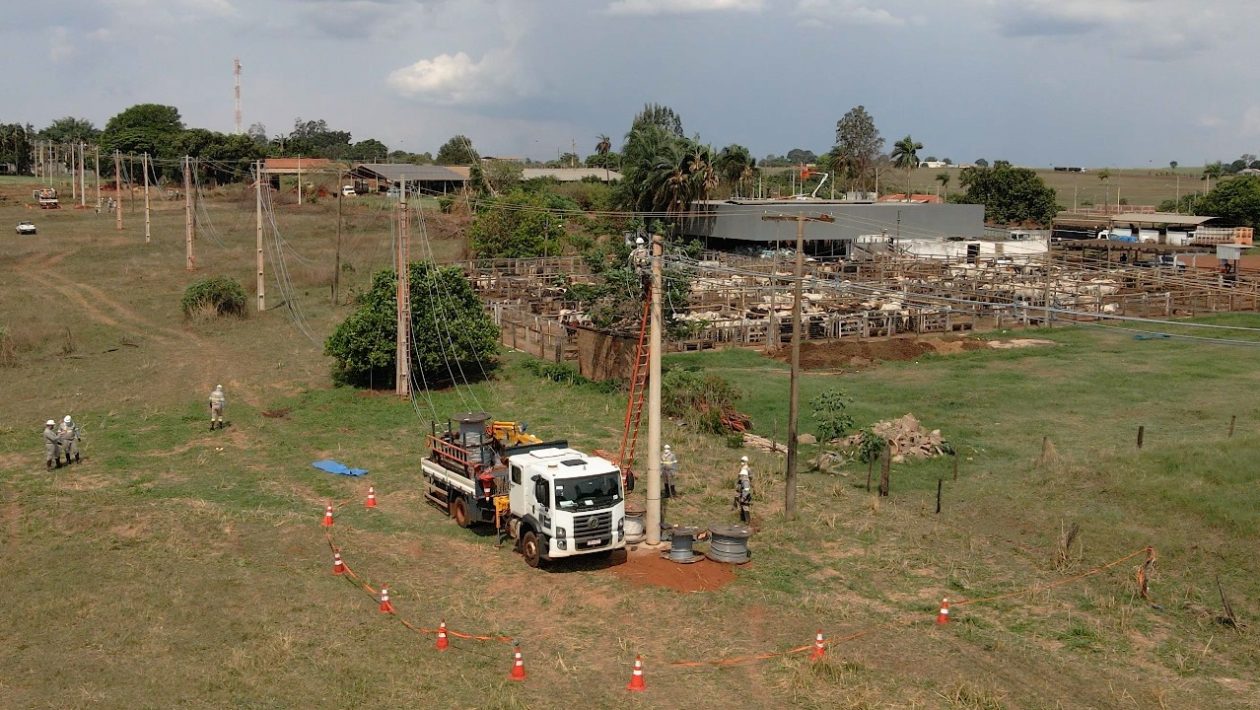 Justiça obriga Equatorial a resolver problemas de energia em Faina; mineradora acumula R$ 4 milhões em prejuízos